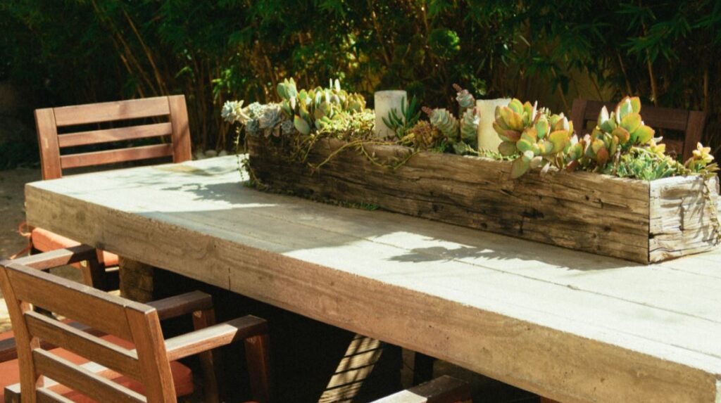 Tisch im Garten