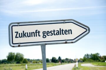 Straßenschild mit Aufschrift Zukunft gestalten | Enthärtungsanlage